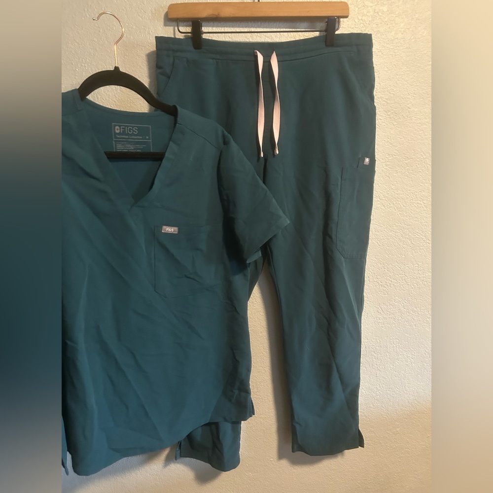 Figs two piece scrub set